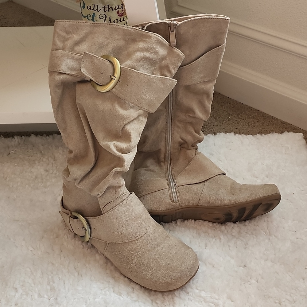 Mid-calf Boot